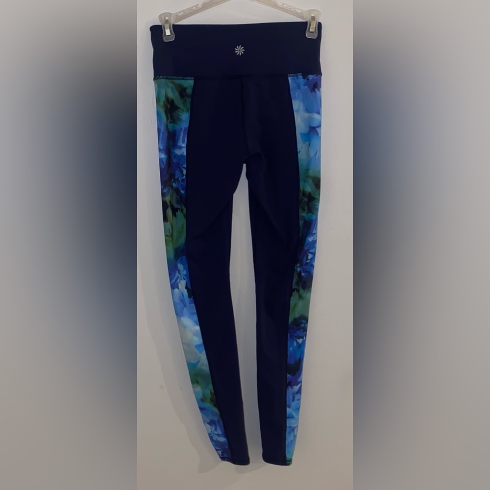Athleta Chaturanga Bloom Floral Navy Blue High
Rise Tight